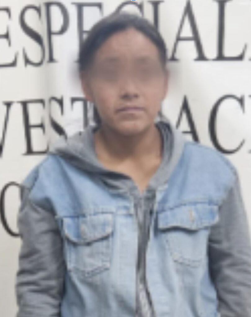 Aprehendida por agredir a sus tres hijos menores de edad