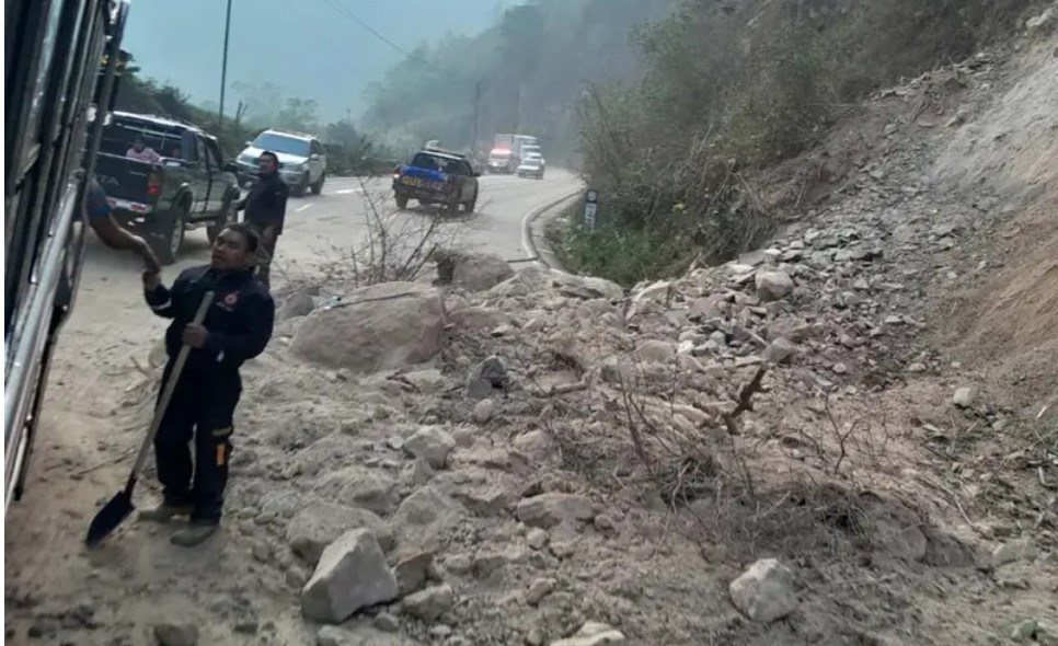 Sismo de magnitud 6.5 azota Guatemala; reportan daños en hospital y derrumbes