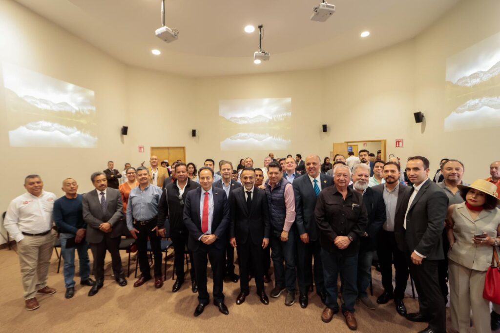 Refrendan organismos empresariales su apoyo al candidato Fernando Flores