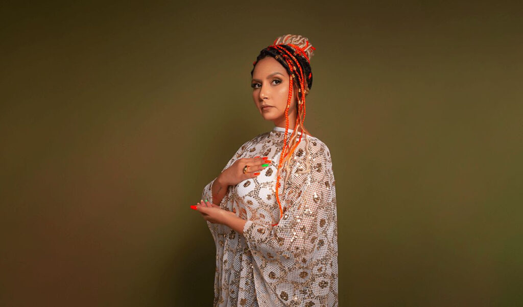 Francis Carolina presenta ‘Cinco’, el renacimiento del folclor en la generación actual