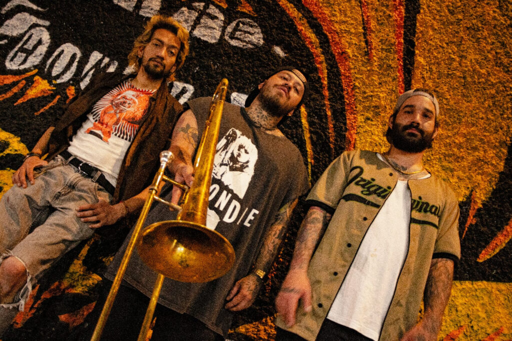 La orquesta colombiana de salsa  La Radio Bembé presenta  ‘Radio Punk’ y ‘Jairito’