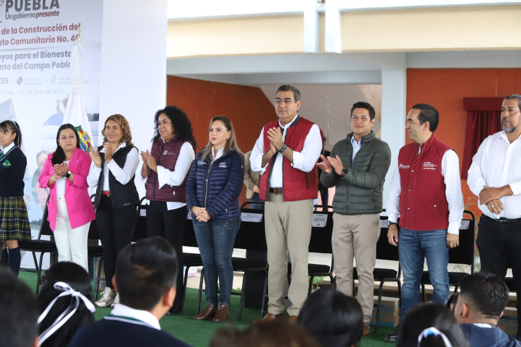 Video desde Puebla: Sergio Salomón entregó obra educativa y centro de rehabilitación en San Pedro Cholula
