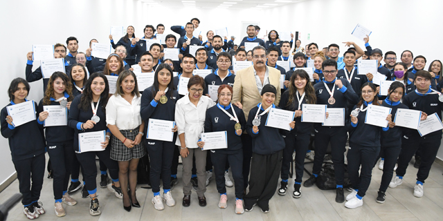 Entrega Rectora Lilia Cedillo estímulos a estudiantes BUAP que compitieron en la Universiada Nacional 2024