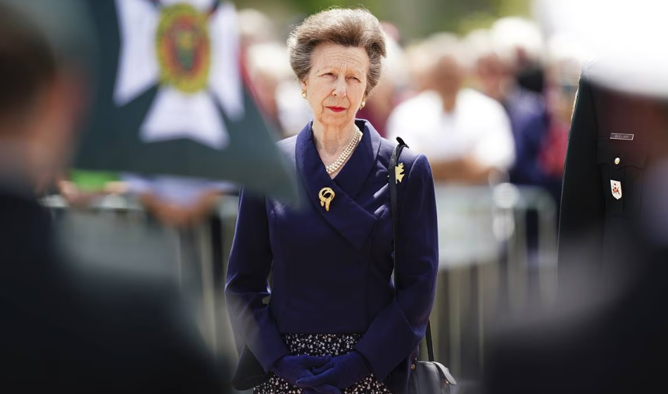 Hospitalizan a la princesa Ana de Inglaterra con conmoción cerebral, declara el Palacio de Buckingham