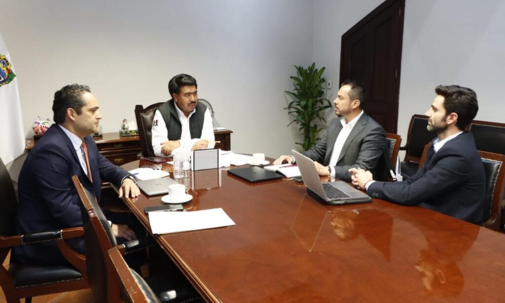 Javier Aquino y Choco Parra encabezan reunión de transición entre los gobiernos actual y próximo