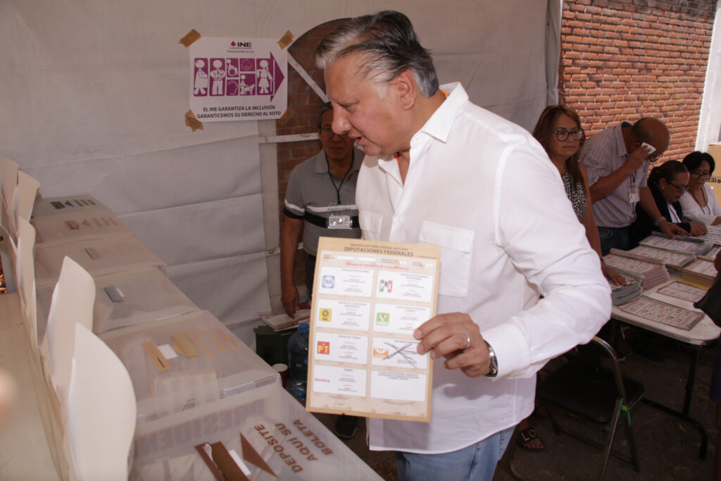 Video desde Puebla: Fernando Morales sufragó en San Manuel