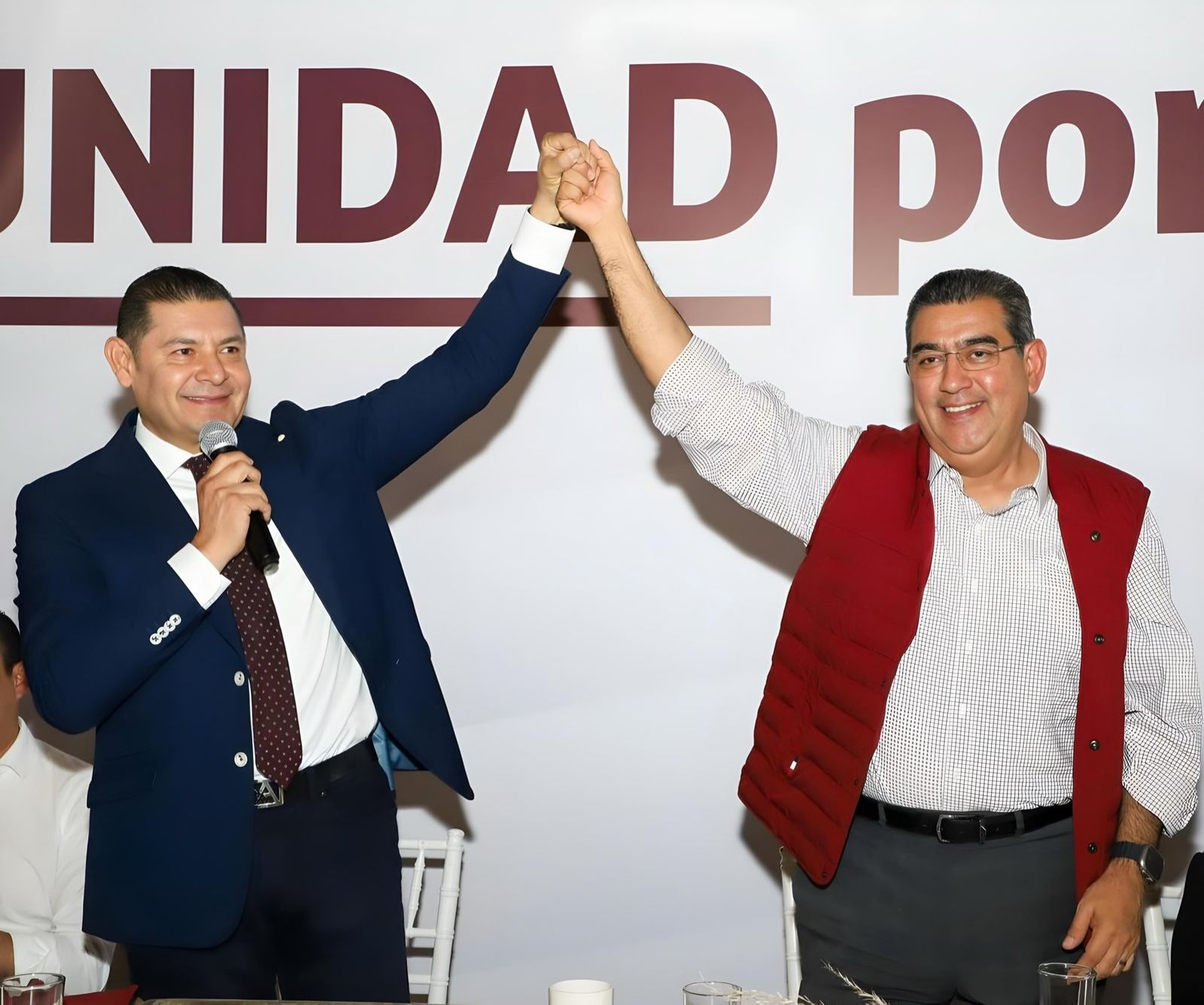 Felicita gobernador Sergio Salomón a Armenta por ganar la gubernatura
