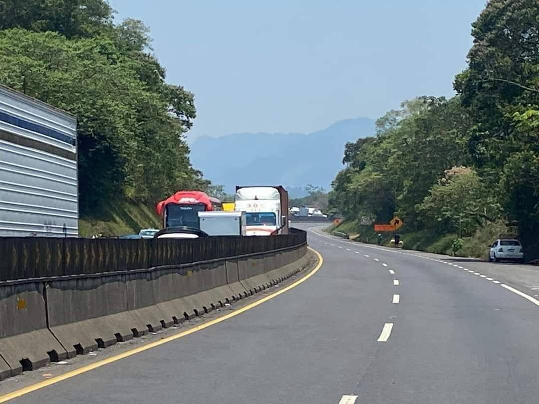 Por inconformidad con la elección, cierran la autopista México-Tuxpan