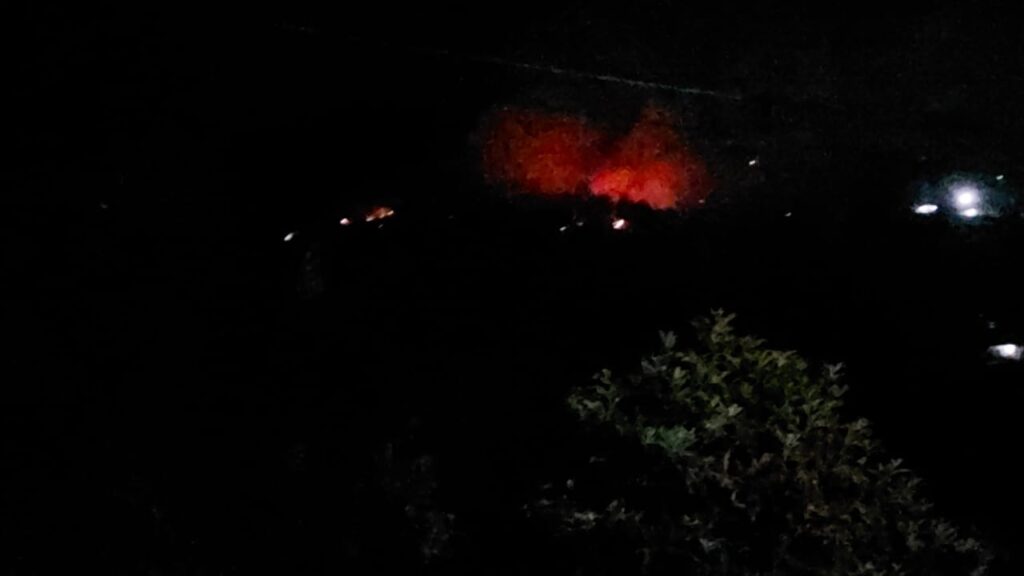 Vientos avivaron fuegos forestales en la Sierra Norte