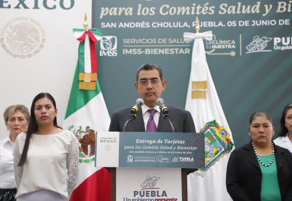 Entrega Sergio Salomón 429.2 mdp a clínicas del IMSS- Bienestar 