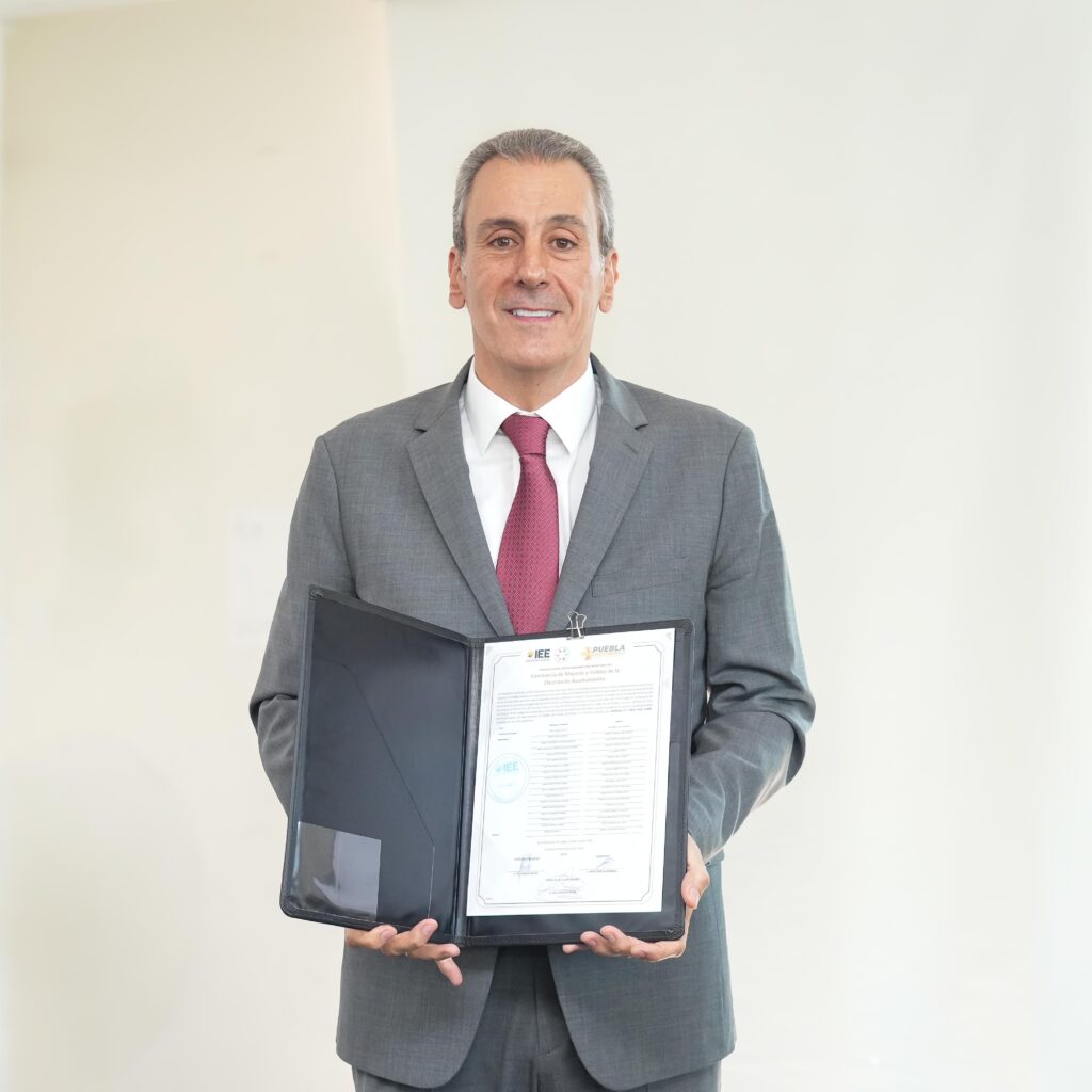 Video desde Puebla: Pepe Chedraui recibió la constancia como presidente municipal electo