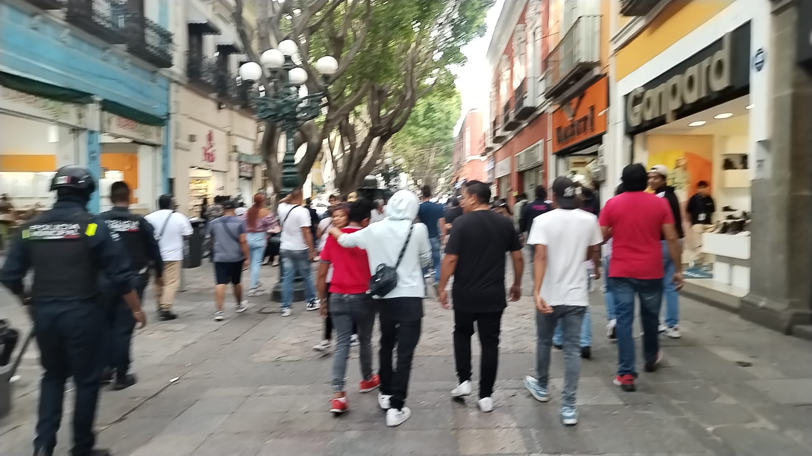 Video desde Puebla: Operativo contra ambulantes en el Centro Histórico