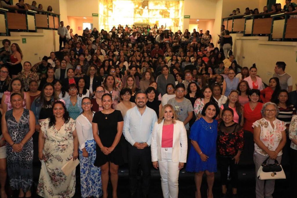 Presentan conferencia “El Arte de ser Mujer”