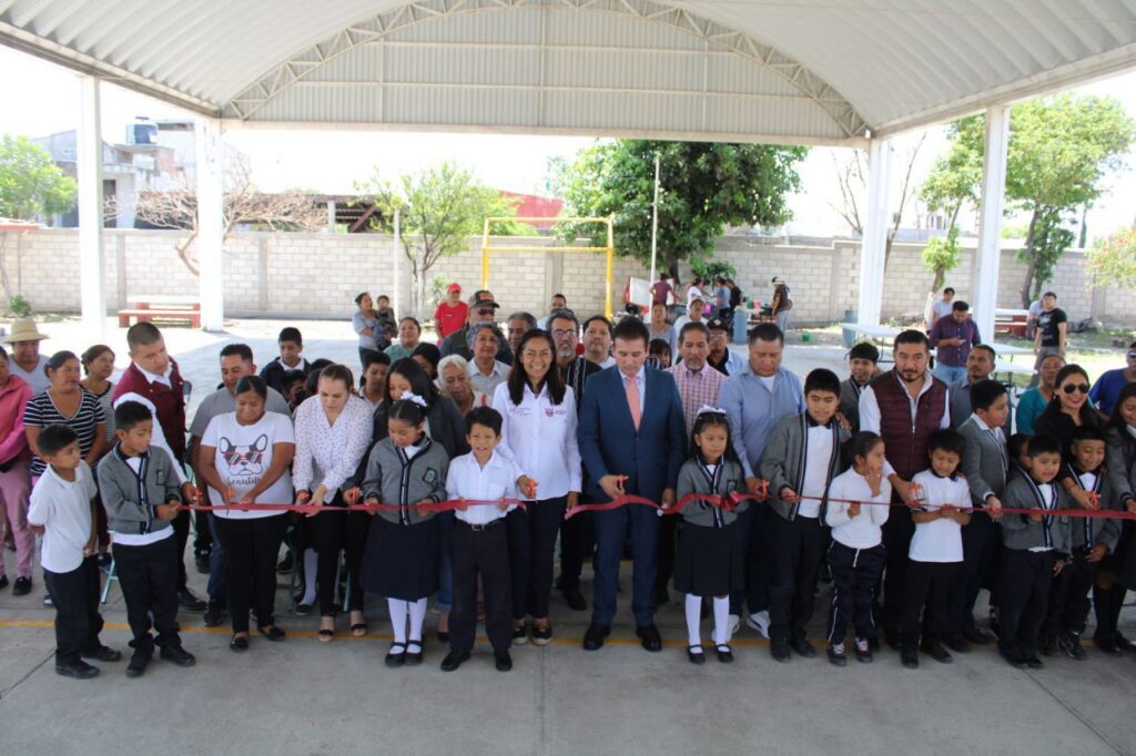 En Atlixco, Ariadna Ayala entregó espacios rehabilitados en varias escuelas