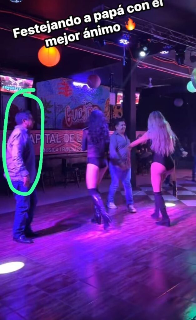 Desde Huauchinango: Exhiben en antro al titular del área de robos