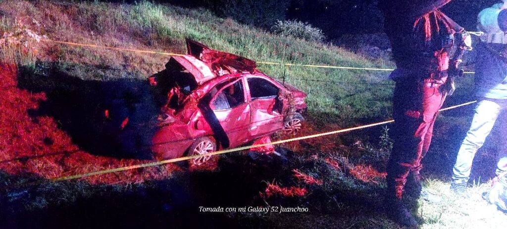Fuerte accidente causa las muertes de un bebé y una joven en la Tlaxco-Tejocotal: 6 personas más heridas