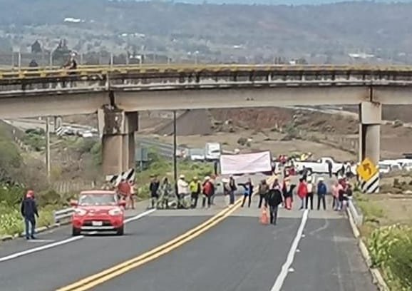 Cierran la autopista Tlaxco-Tejocotal