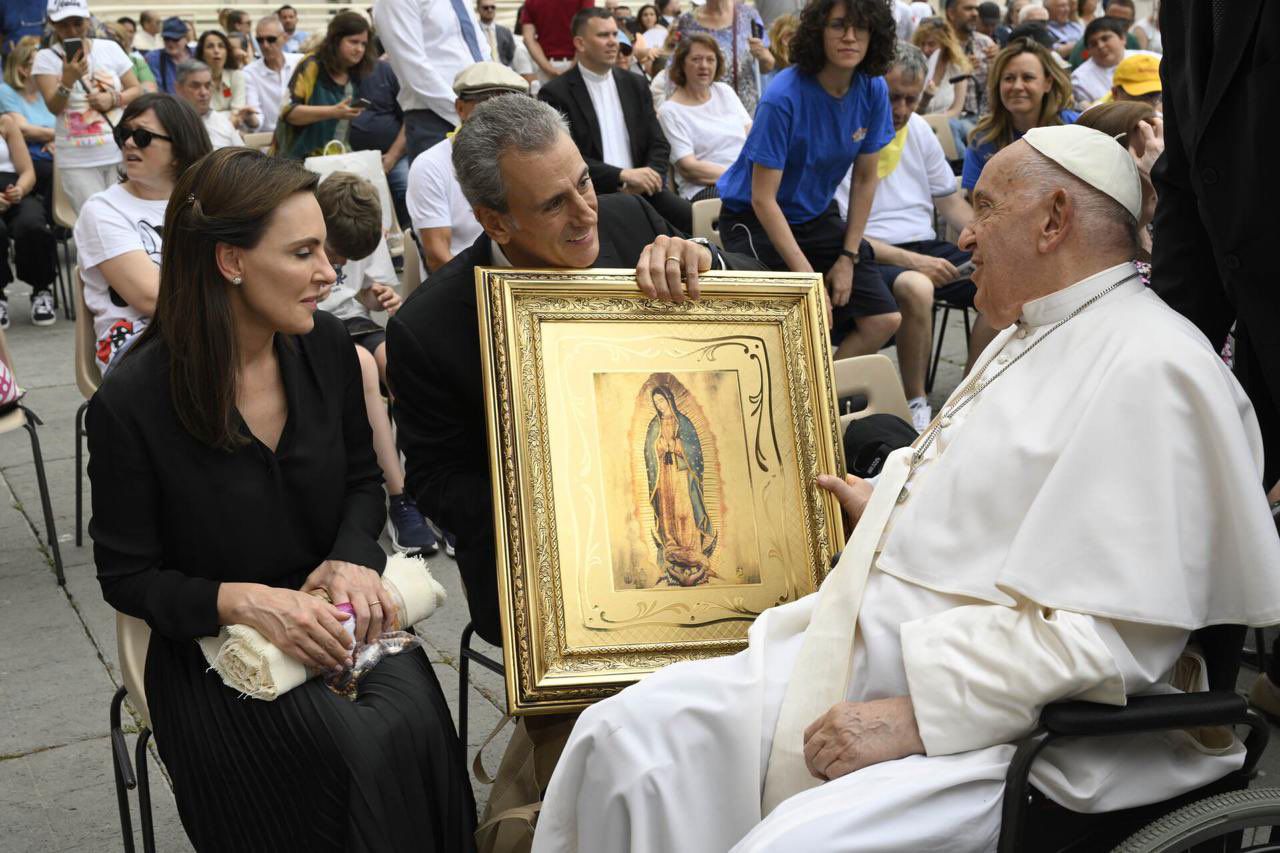 Pepe Chedraui y su esposa fueron recibidos por el papa Francisco I