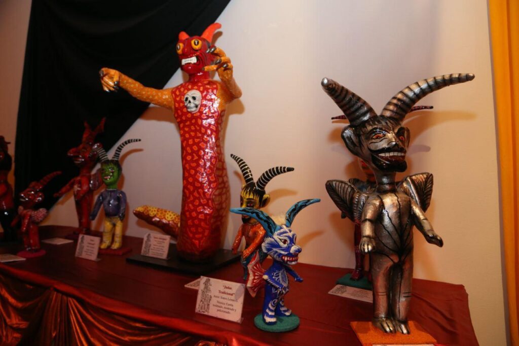 Presentan exposición “Los Judas: Lo Efímero del Arte Popular”