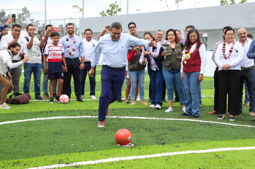 Desde Atlixco: Ariadna Ayala y Sergio Salomón inauguran el polideportivo Holmex