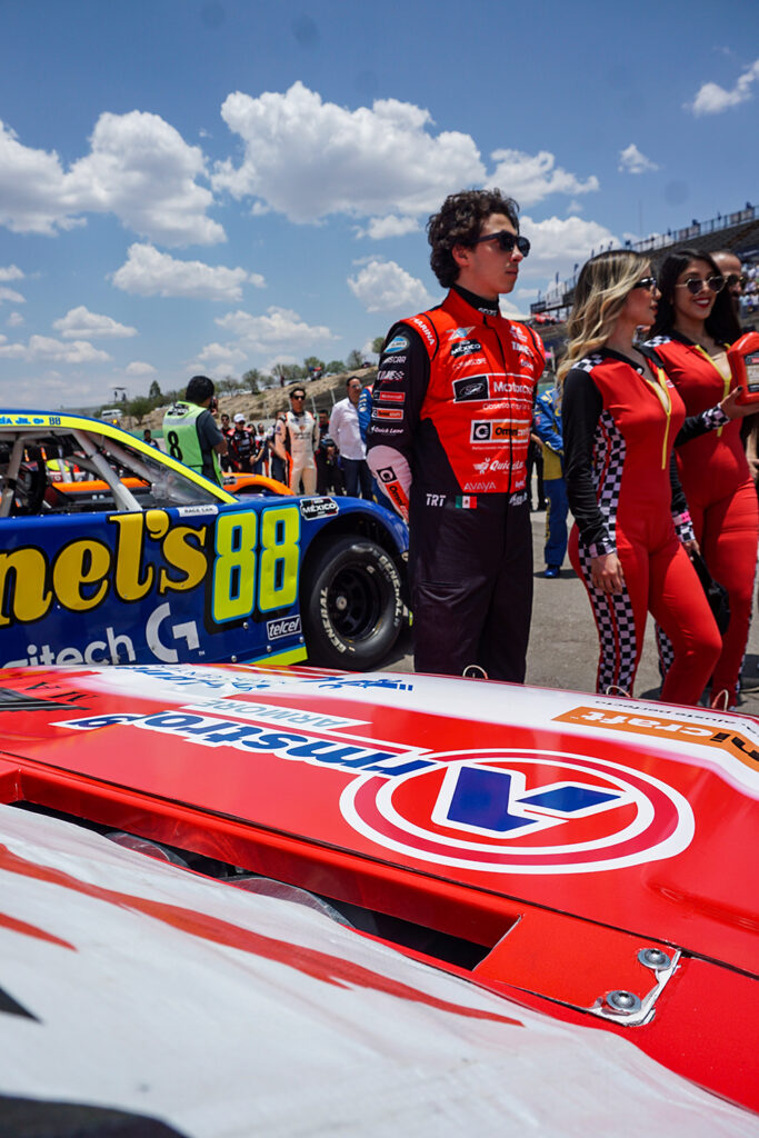 Asciende Max Gutiérrez en el campeonato de NASCAR México Series