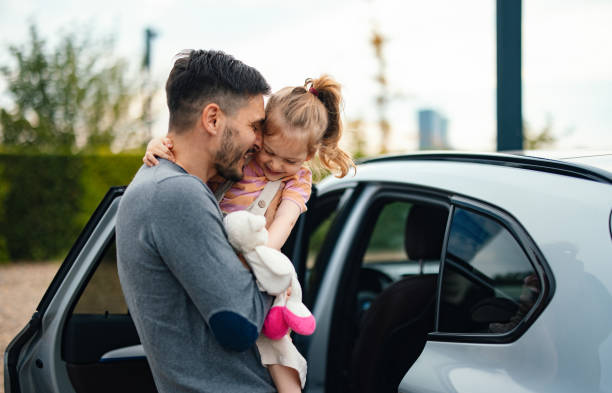 Mamás vs. papás, ¿quién pasa más tiempo en el auto? 