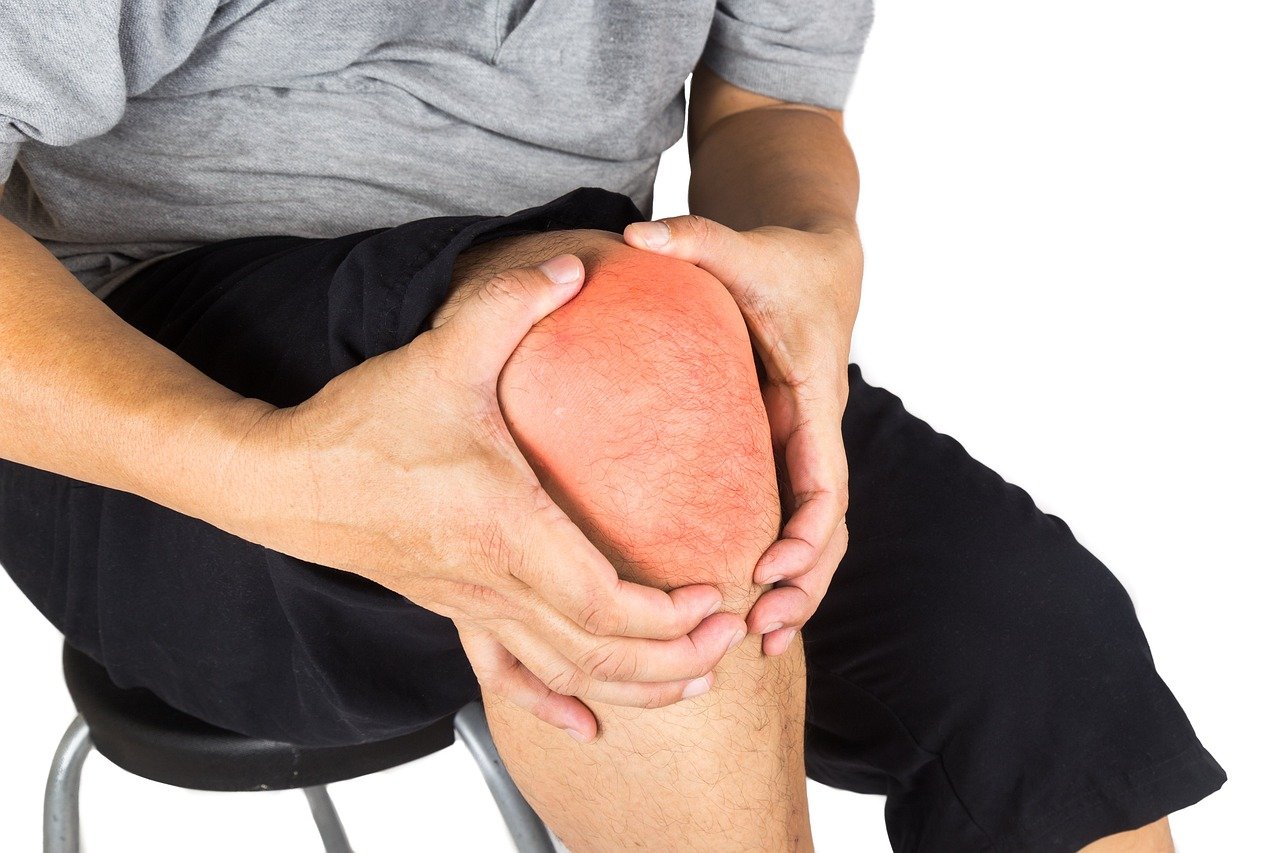 Estrés podría ser el causante de que te duela la rodilla, aclara médico 