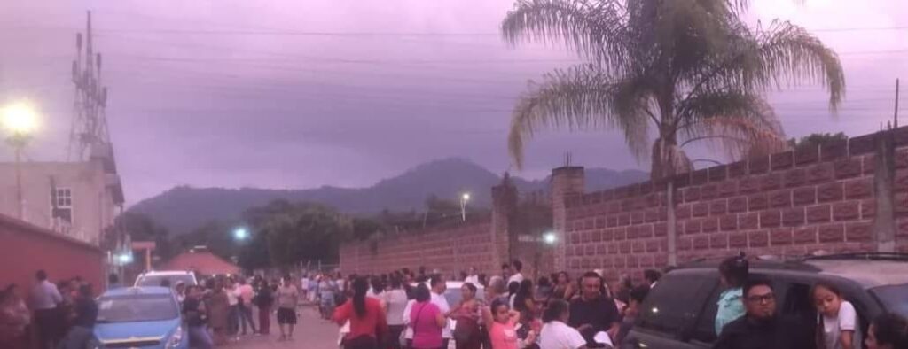 Se manifiestan en Juan Galindo por desabasto de agua potable