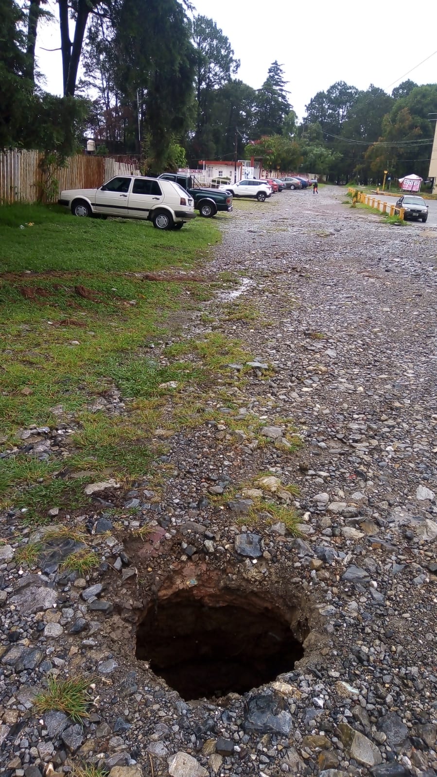 Lluvias generan socavón y deslaves carreteros en Huauchinango