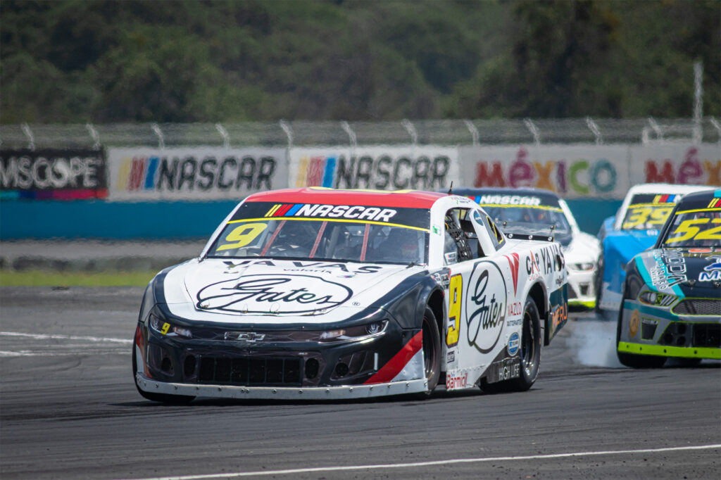 Ruben García Jr. se llevo la victoria en El Gran Premio Nascar México