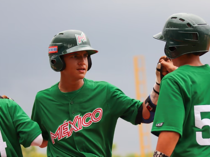 ¡Es un adolescente! Ezequiel Rivera firma con Los Angeles Dodgers