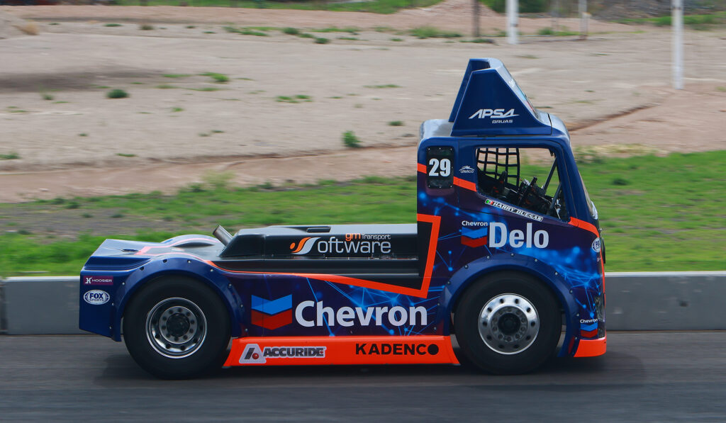 “Harry” Dueñas y Delo Racing Team, triunfaron en los Tractocamiones en Querétaro