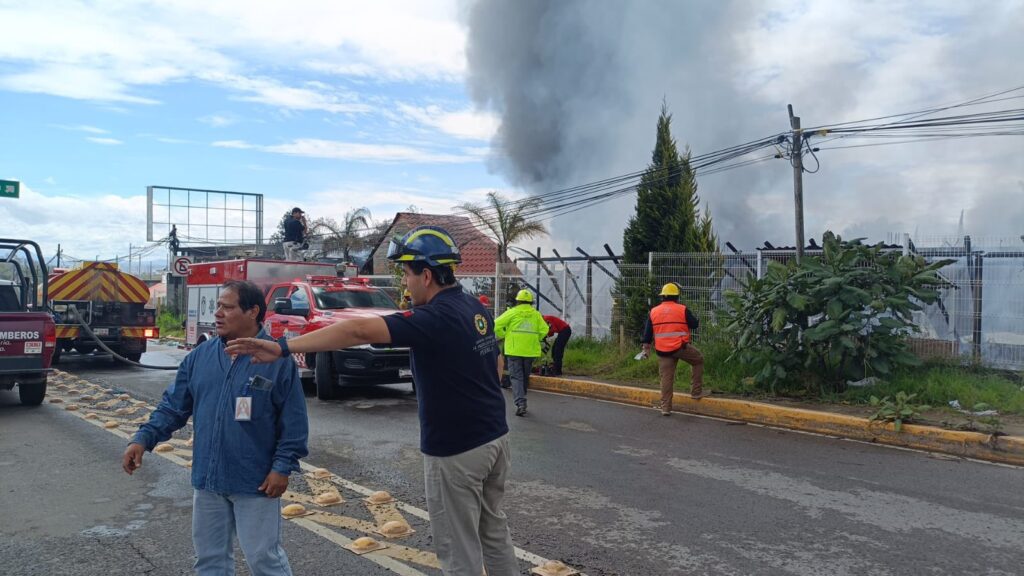 Evacuan a pobladores en San Gregorio Atzompa tras explosión, señaló Sergio Salomón