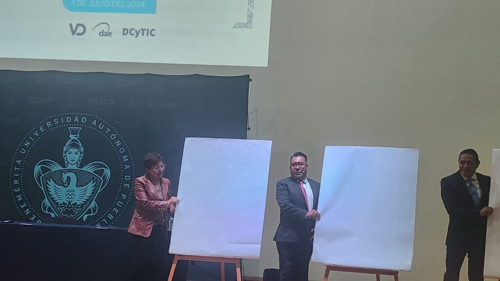 Video desde Puebla: Lilia Cedillo puso en marcha el certificado de estudios electrónico del Nivel Medio Superior en la BUAP