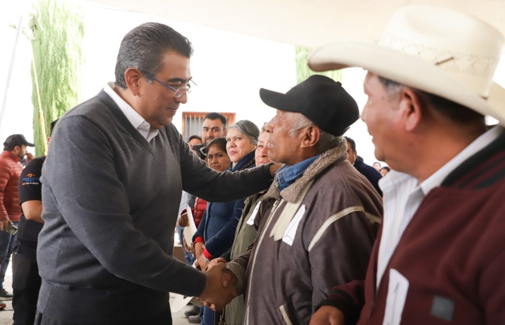 Habilitados 811 albergues temporales que pueden recibir a más de 151 mil personas, precisaron Sergio Salomón y Protección Civil estatal