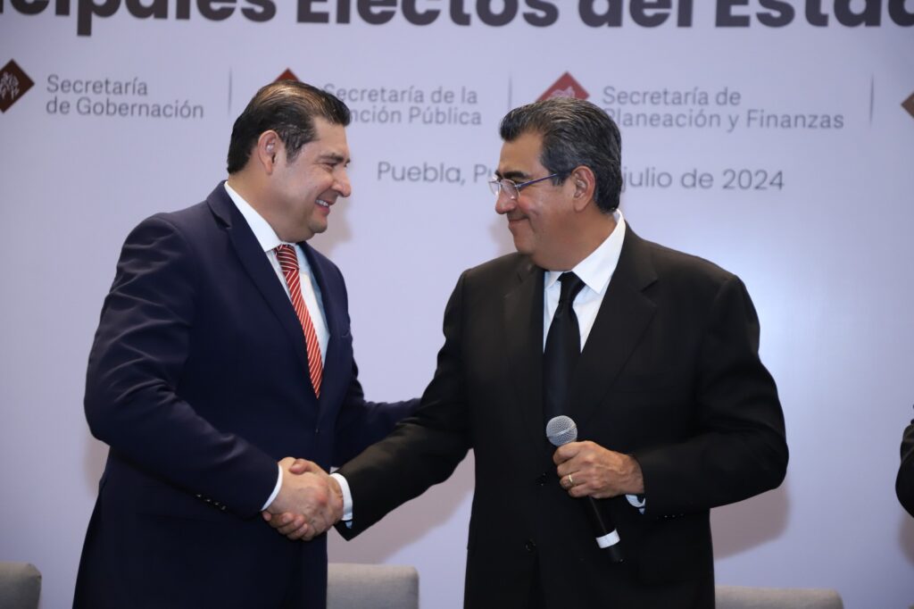 Sergio Salomón y Alejandro Armenta encabezan capacitación a presidentes municipales electos