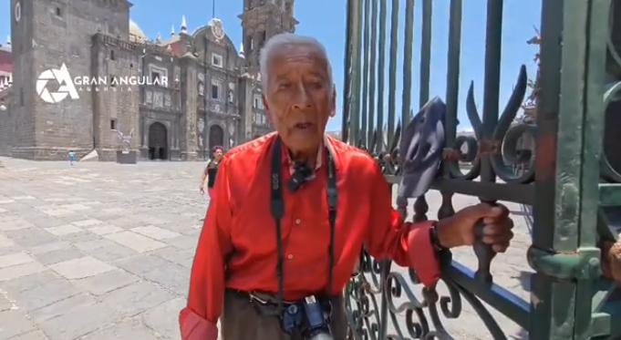 Video desde Puebla: Conoce a Demetrio, el fotógrafo de la catedral