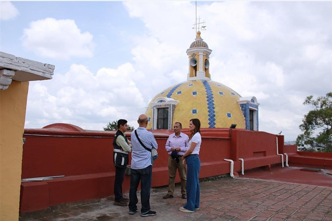 Dan mantenimiento a iglesias de Puebla capital