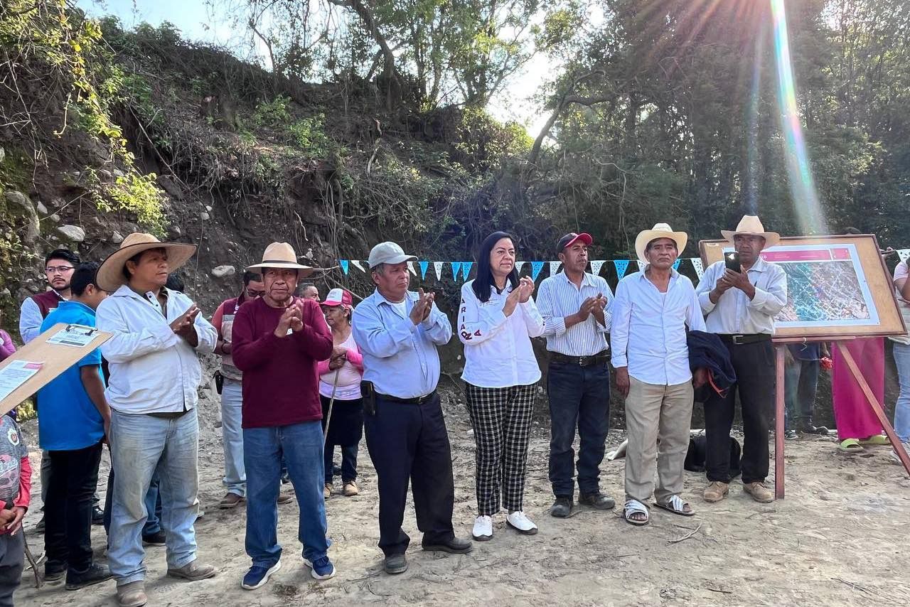 Desde Atlixco: Ariadna Ayala entrega caminos rurales en la zona del Popo