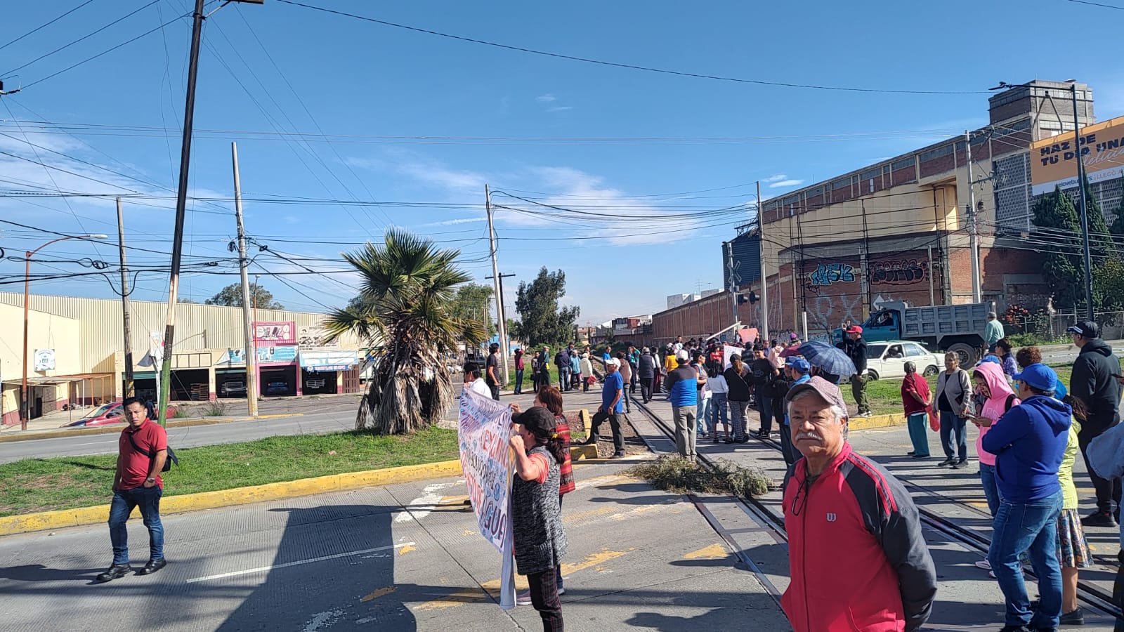 Video desde Puebla: Vecinos de la colonia Tepeyac exigen agua y bloquean la Calzada Zaragoza