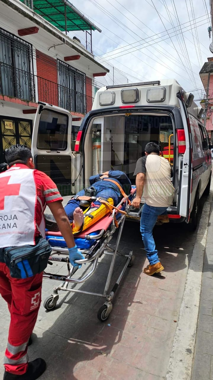 En pleno centro del “Pueblo Mágico” de Huauchinango, balean a motociclista