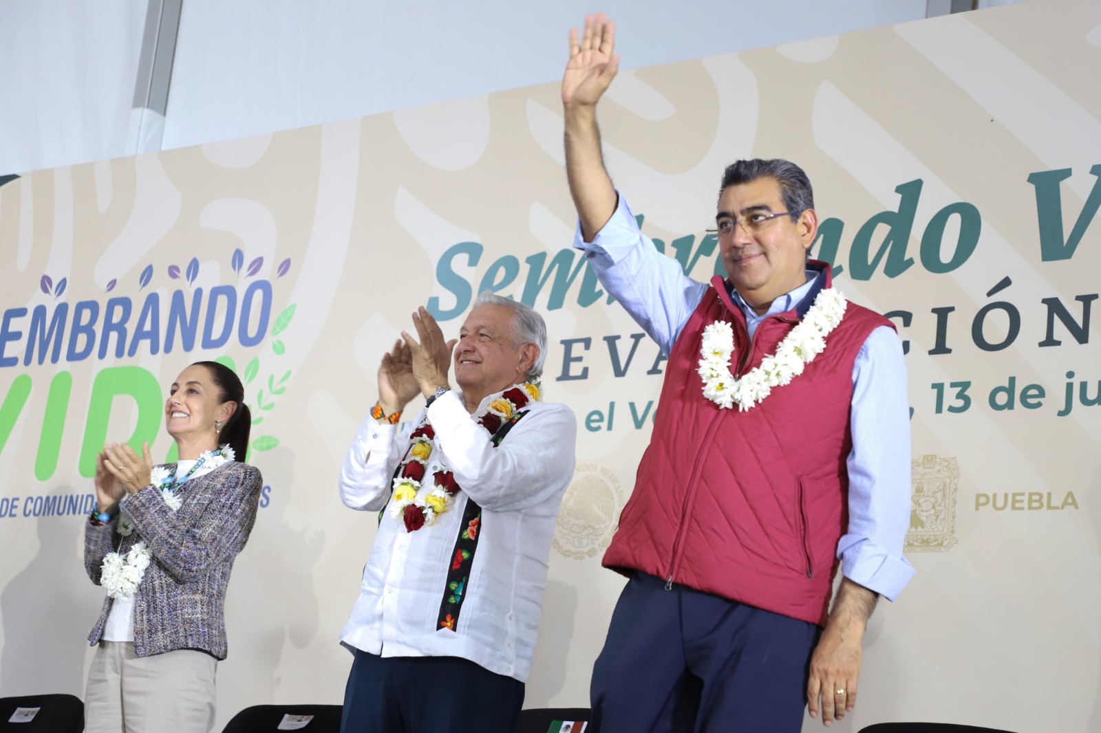 Sergio Salomón, Claudia Sheinbaum y AMLO garantizan continuidad de los programas sociales