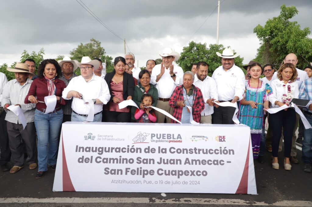 Sergio Salomón entregó carretera en Atzizihuacán
