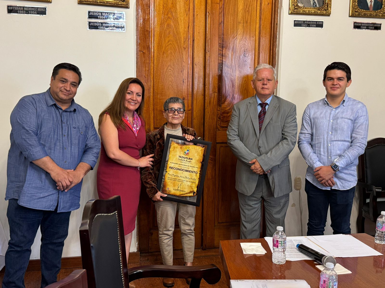 Carlos Peredo entregó reconocimientos a maestros de Teziutlán