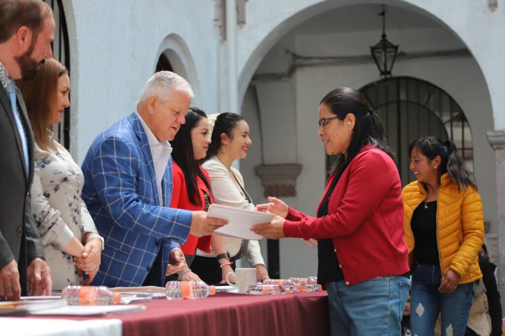 Tres mil doscientas escrituras entregadas a familias de escasos recursos en el gobierno 2021-2024: Carlos Peredo