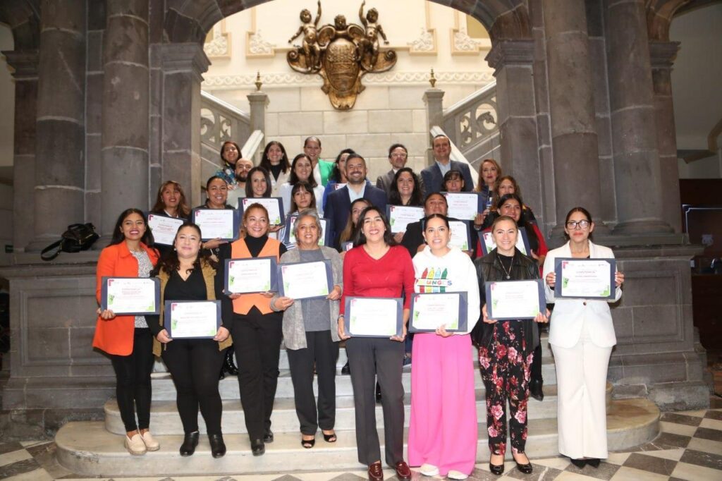 Reconocen a estancias infantiles de Puebla capital