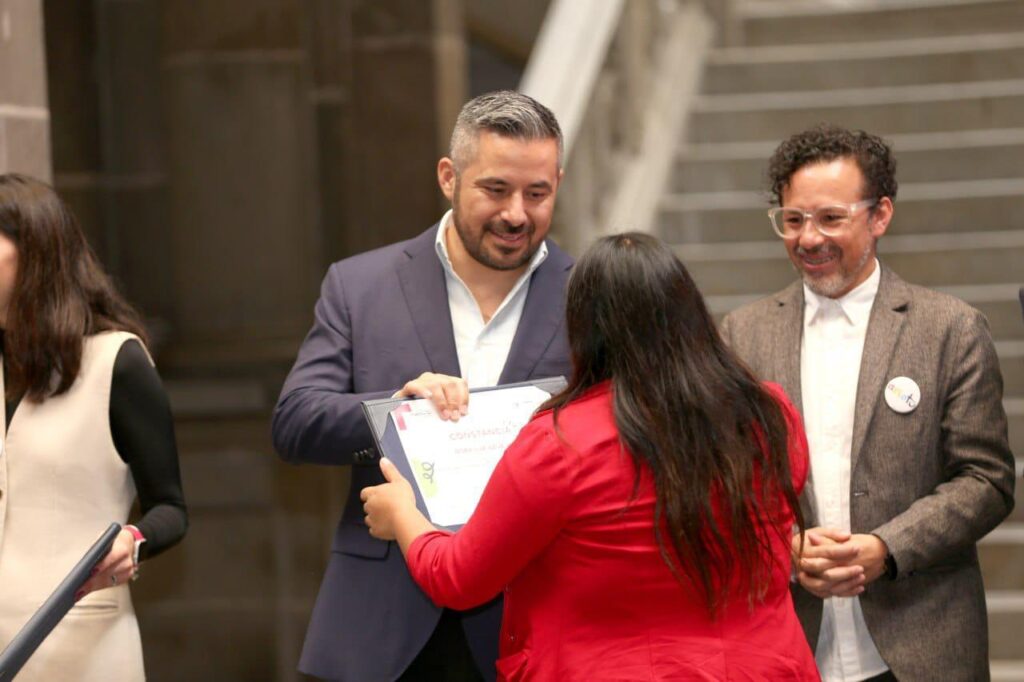 Reconocen a estancias infantiles de Puebla capital - Desde Puebla
