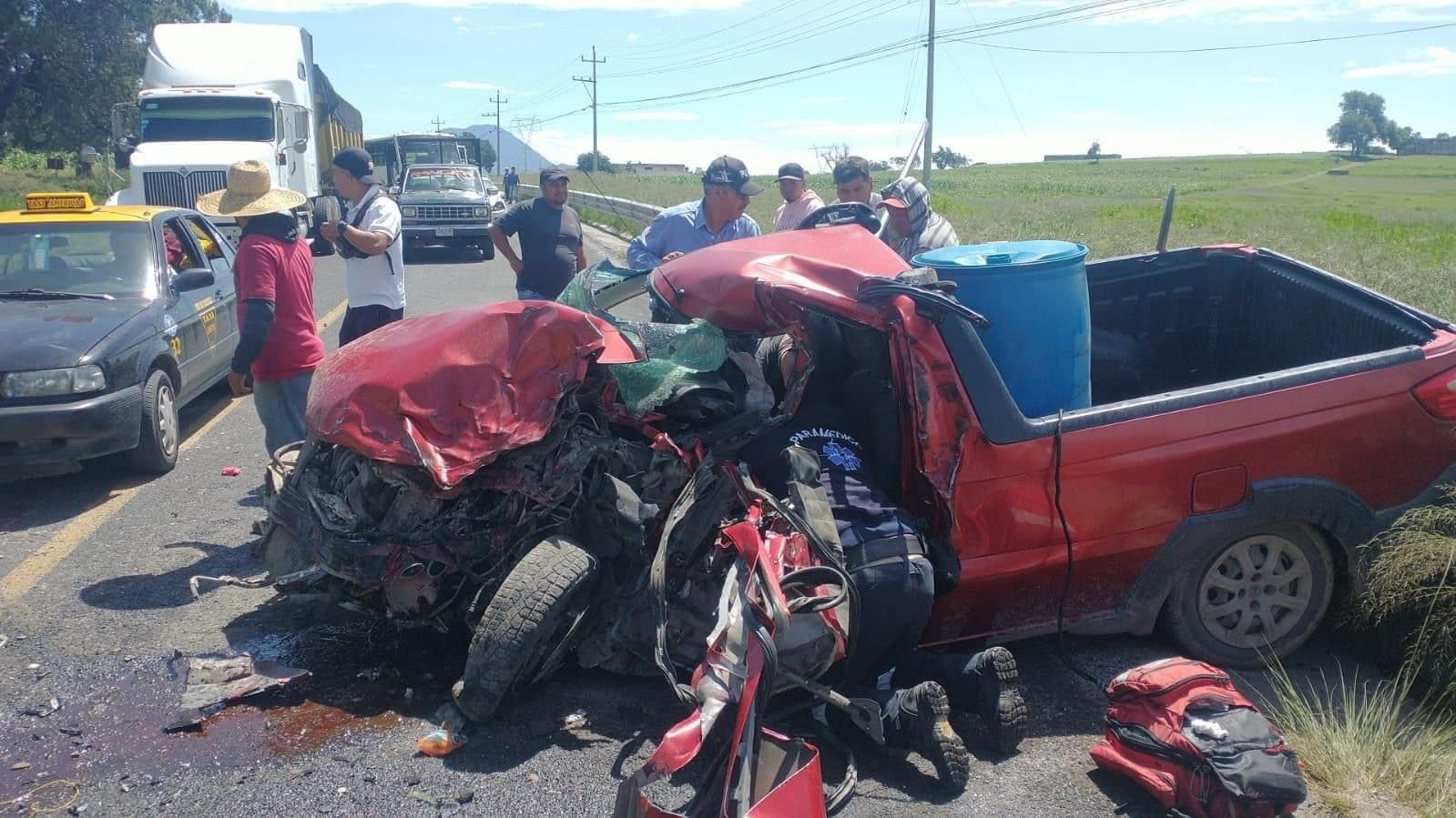 Choque entre camión pesado y vehículo deja 5 heridos y menor muerto en Amozoc