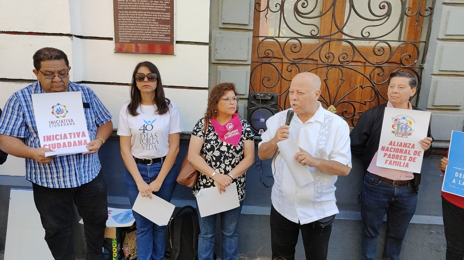 Video: Organizaciones provida se manifiestan afuera del Congreso