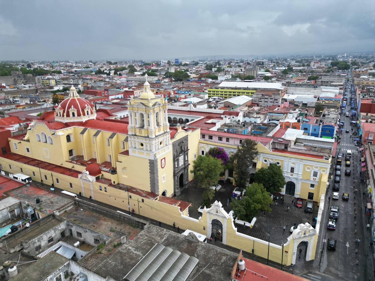 Dan mantenimiento a tres templos de Puebla capital